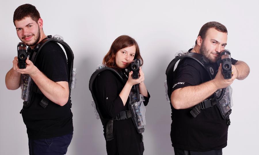 Laser-Game-Spieler bereit zum Schuss